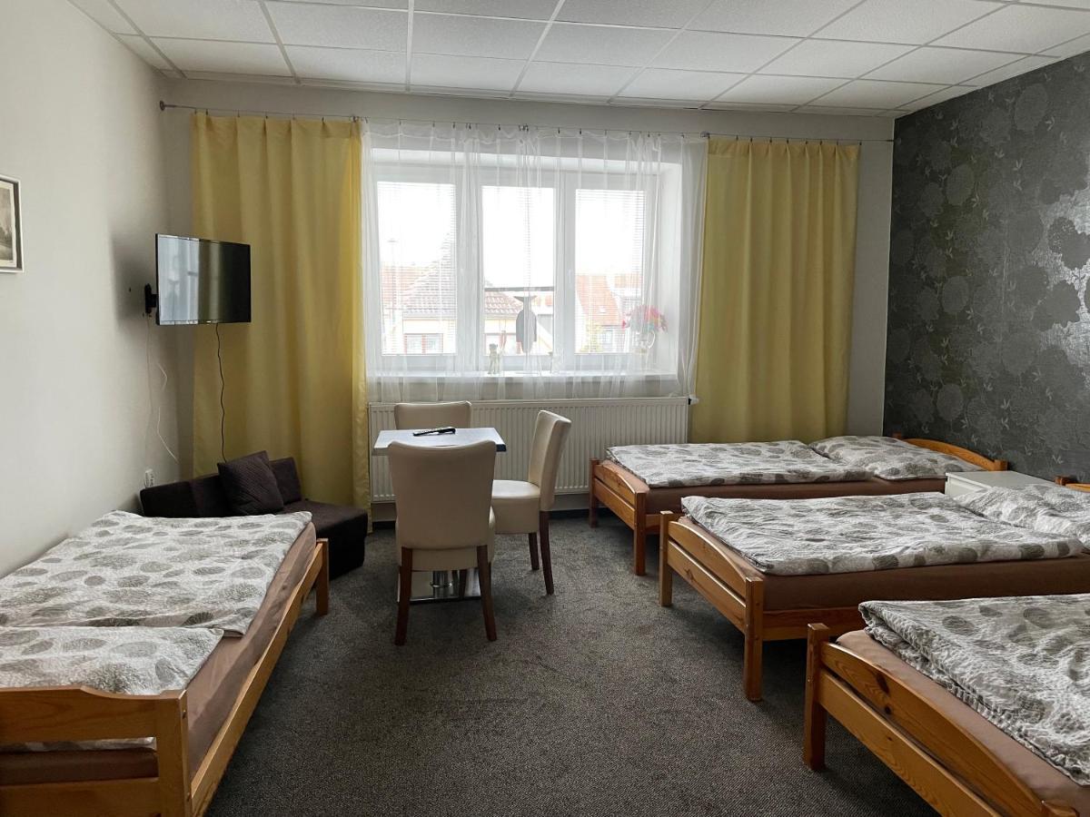 Cetnicka Stanice Hluboka Hluboká nad Vltavou Eksteriør billede